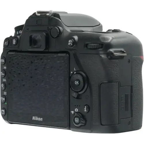 Nikon D7500