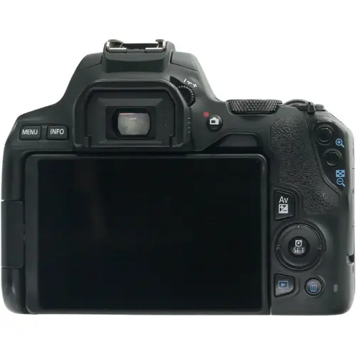 Canon Eos 250D incl. EF-S 18-55mm III