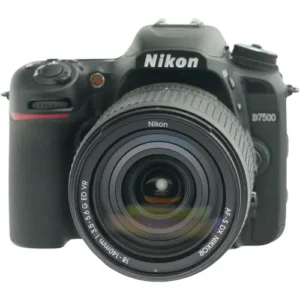 Nikon D7500 + AF-S DX NIKKOR 18-140 VR