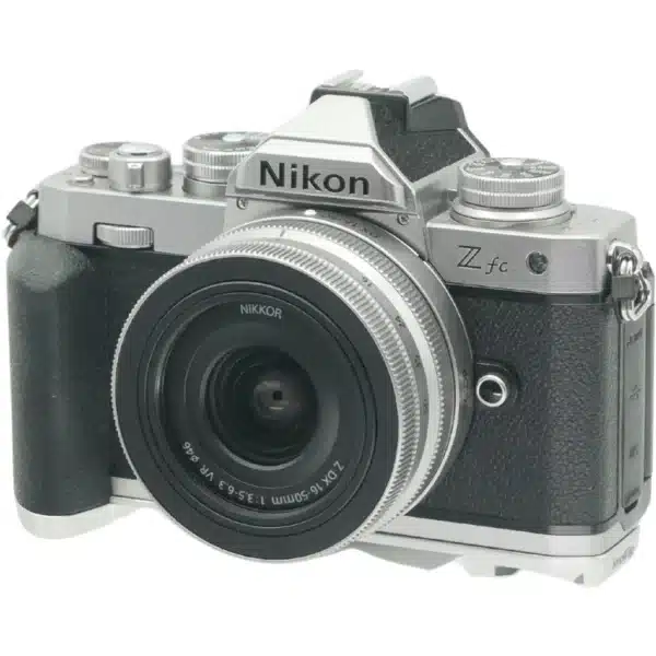 Nikon Z fc + DX 16-50mm f/3.5-6.3 Zilver